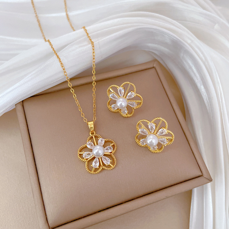 Necklace Titanium Steel Diamond Flower Necklace