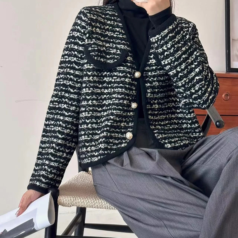 Black Gold V-neck Wavy Knitted Jacket
