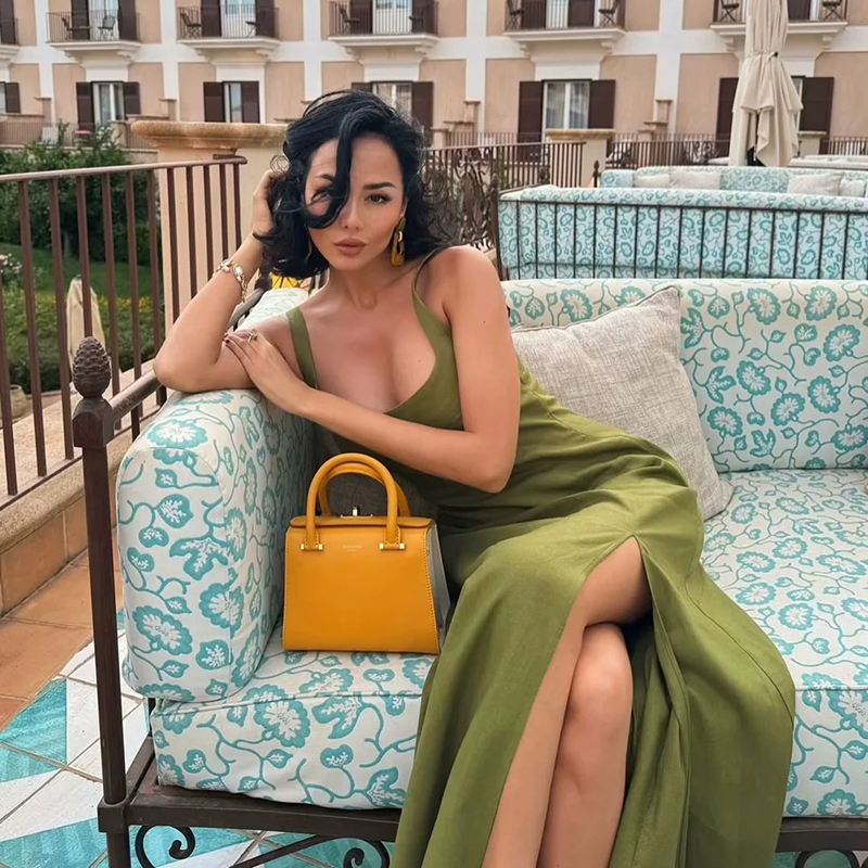 Falda De Lino Con Abertura Y Escote Halter Hasta La Rodilla