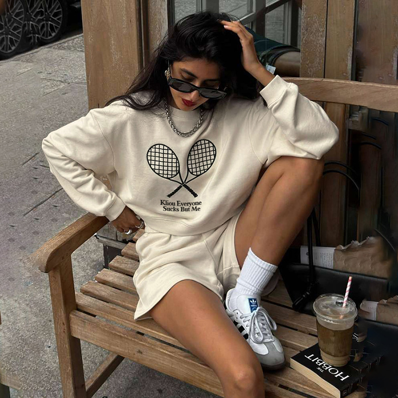 Conjunto De Sudadera Y Pantalones Cortos De Cintura Alta Con Letras Bordadas