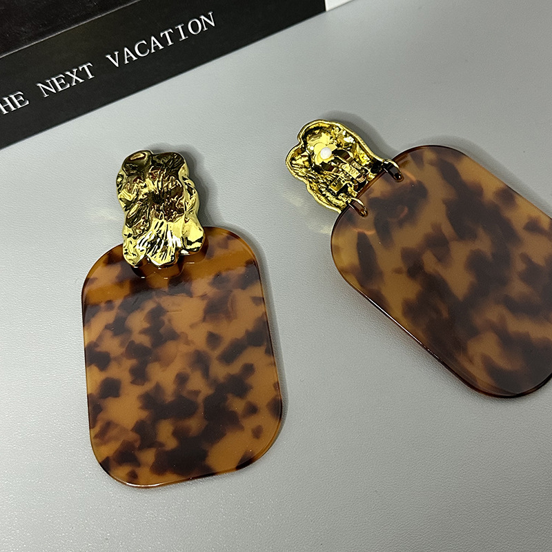 A Pair Of Leopard Print Ear Clips Acrylic Leopard Square Clip Earrings