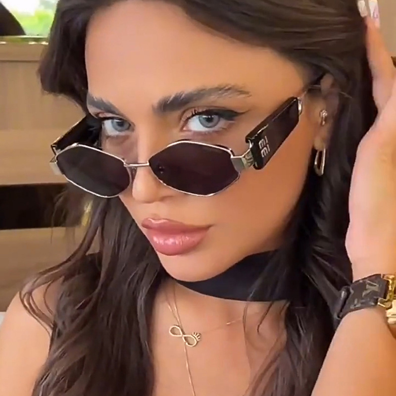 Black Feet All Gray Diamond Polygon Sunglasses