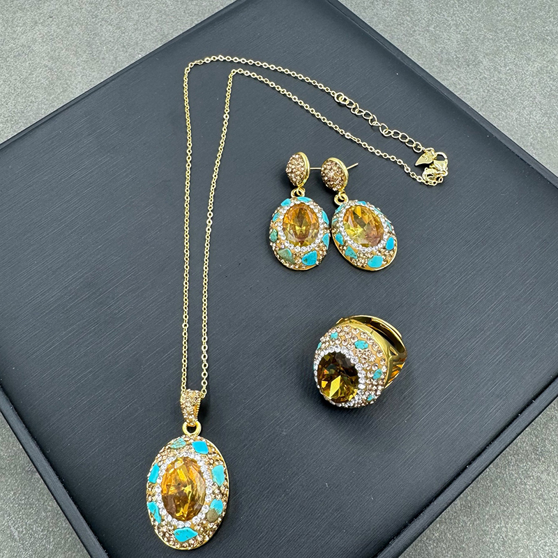 Conjunto De Anillo. Pendientes Y Collar Ovalado Con Diamantes De Metal