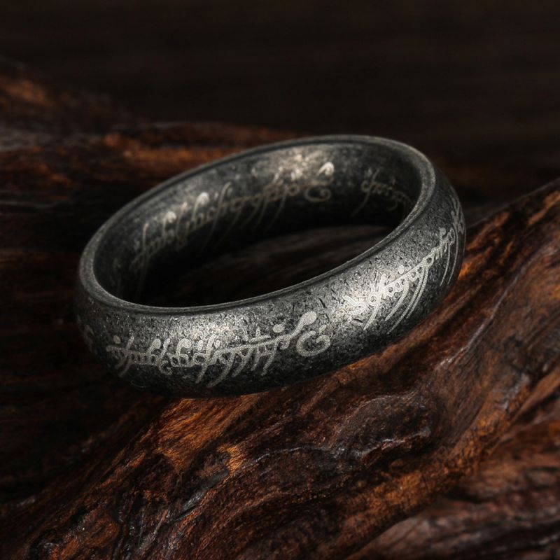 Anillo De Hombre Redondo Impreso De Acero Titanio