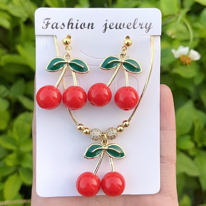 Conjunto De Collar Y Pendientes Con Cuentas De Cereza Y Circonitas Engastadas En Cobre (4 Mm)
