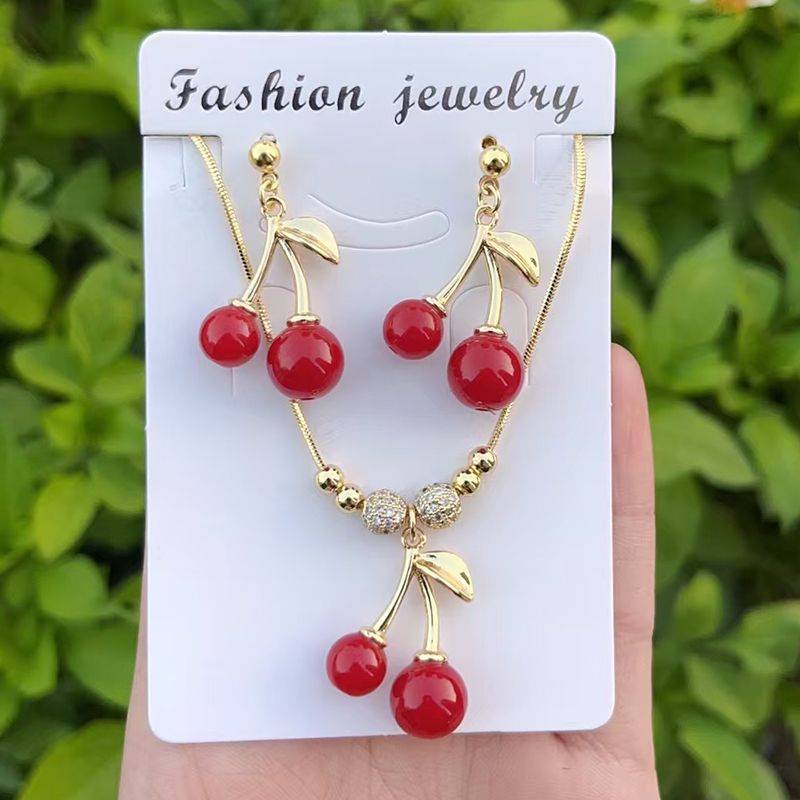Conjunto De Collar Y Pendientes Con Cuentas De Cereza Y Circonitas Engastadas En Cobre (4 Mm)