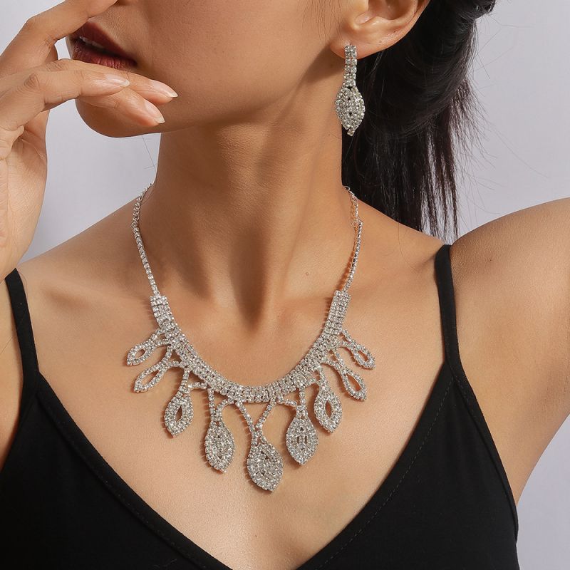 Conjunto De Collar Y Pendientes Geométricos De Diamantes De Metal