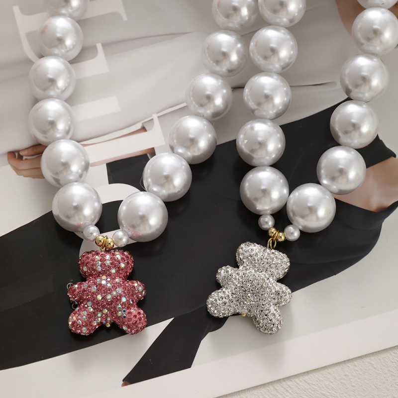 White Pearl Beaded Diamond Bear Necklace (16mm)
