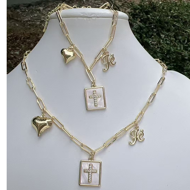 Collar Con Letra De Corazón Cuadrado Y Cruz De Diamantes Bañada En Oro Y Cobre