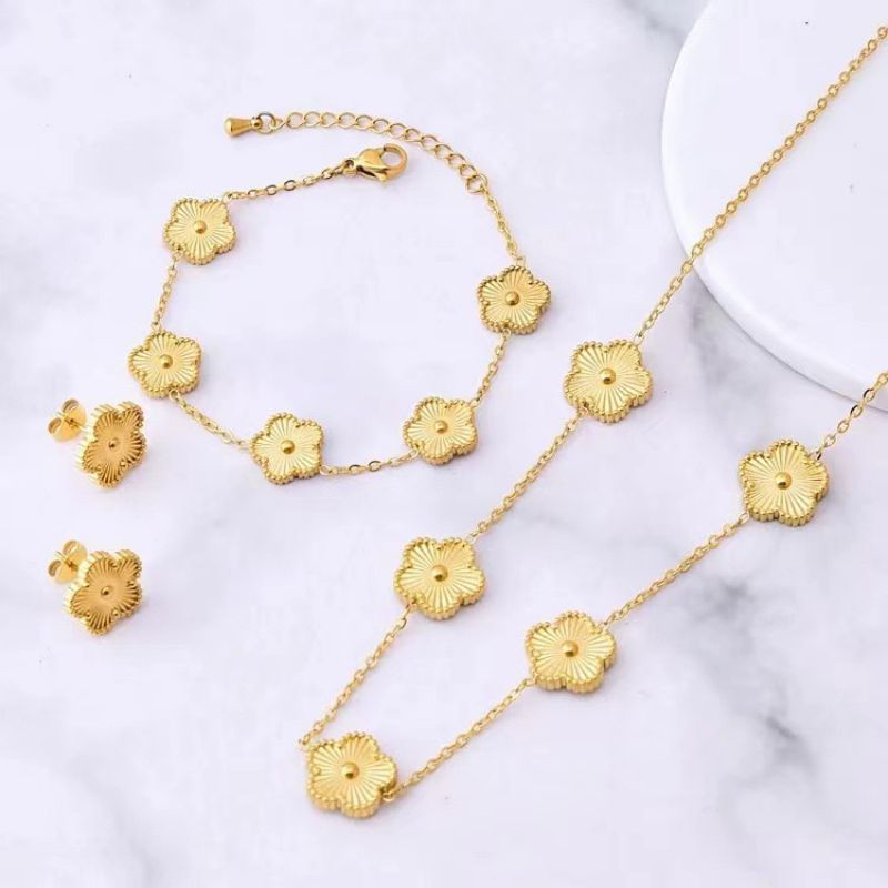 Five Flower Necklace Gold Titanium Steel Flower Necklace