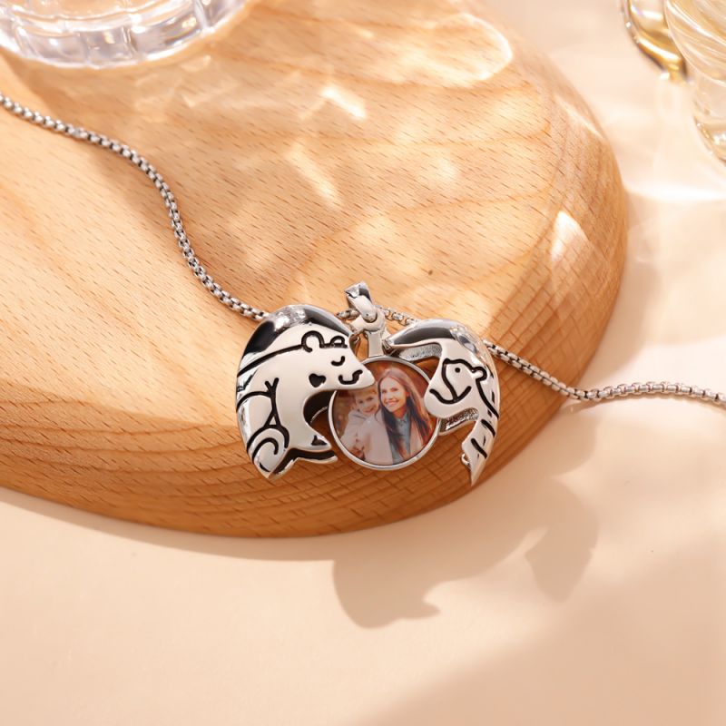 (personalizado) Collar Con Forma De Oso Abrazando Un Corazón Que Se Abre Y Se Cierra