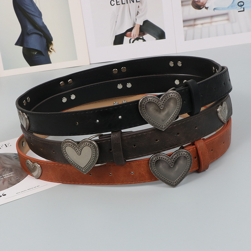 Cinturón Ancho Con Remaches Y Hebilla De Corazón