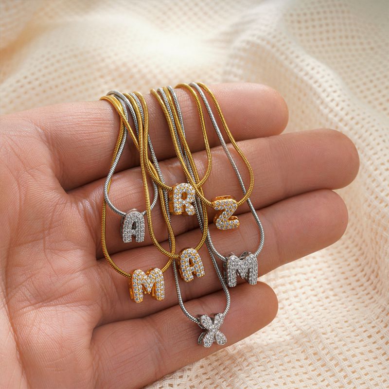 Collar De Acero Inoxidable Con 26 Letras De Diamantes
