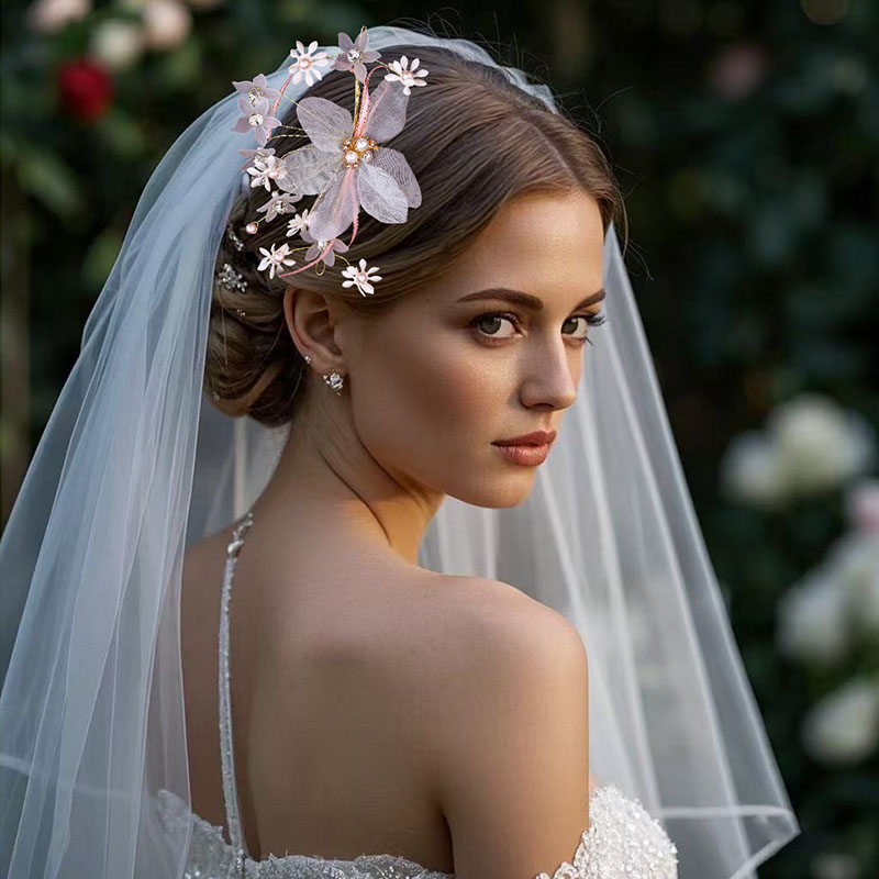 Diadema Trenzada Con Flores De Tela Y Perlas