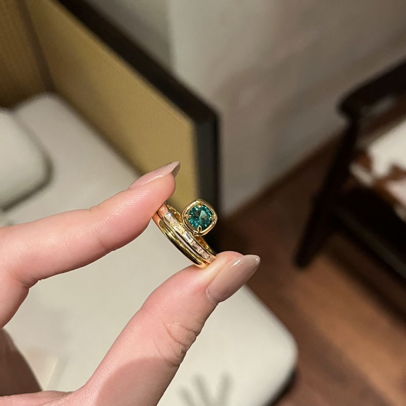 Anillo Cuadrado De Cobre Con Diamante