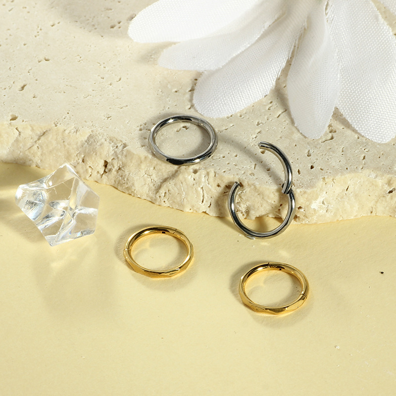 Anillo De Nariz Redondo Con Diseño De Diamante De Acero Y Titanio.