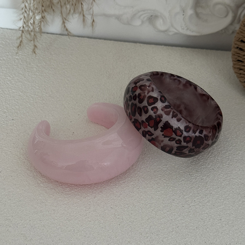 Pink Resin Round Geometric Bracelet
