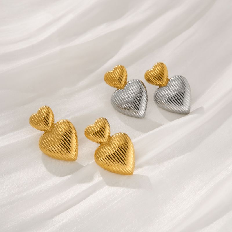 Pendientes De Corazón De Acero Y Titanio