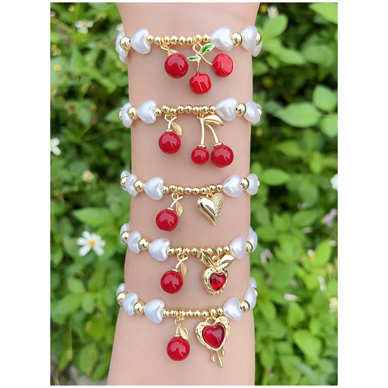 Pulsera De Cobre Bañada En Oro Con Perlas Y Corazón De Cereza.
