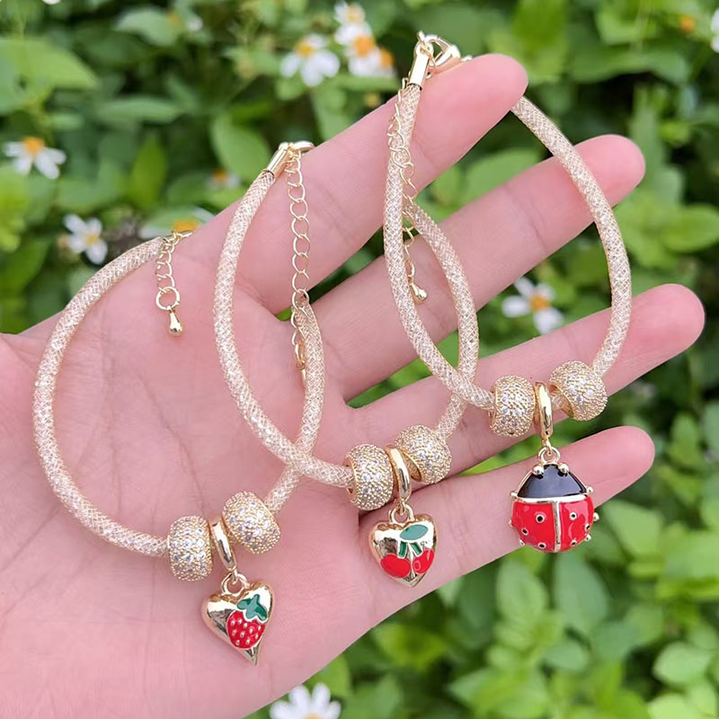 Pulsera De Oro Con Diamantes Y Forma De Corazón De Insecto Cereza Y Fresa Bañada En Cobre