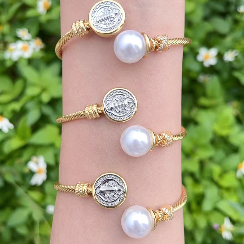Pulsera De Perlas Con Medallón De Retrato De Cobre Bañado En Oro