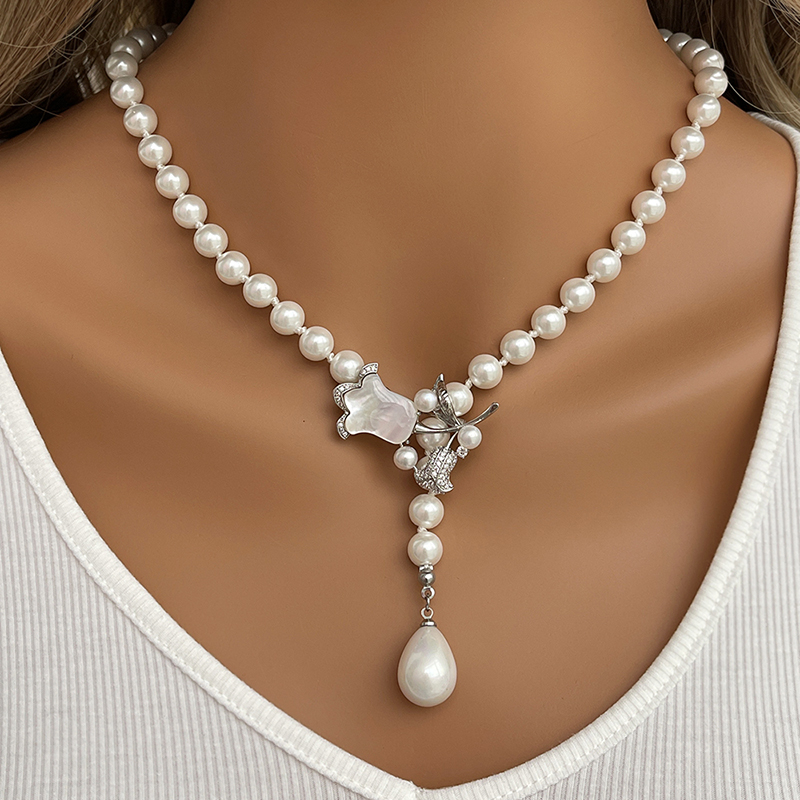 Silver Copper And Zircon Shell Flower Brooch And Pearl Necklace