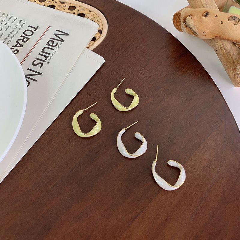 A White Alloy Round Earrings