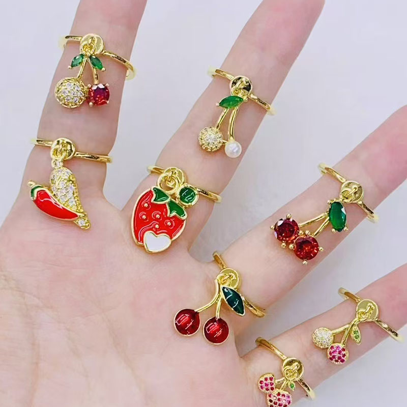 Anillo De Cobre Bañado En Oro Con Diamantes Cereza Fresa Y Pimienta.