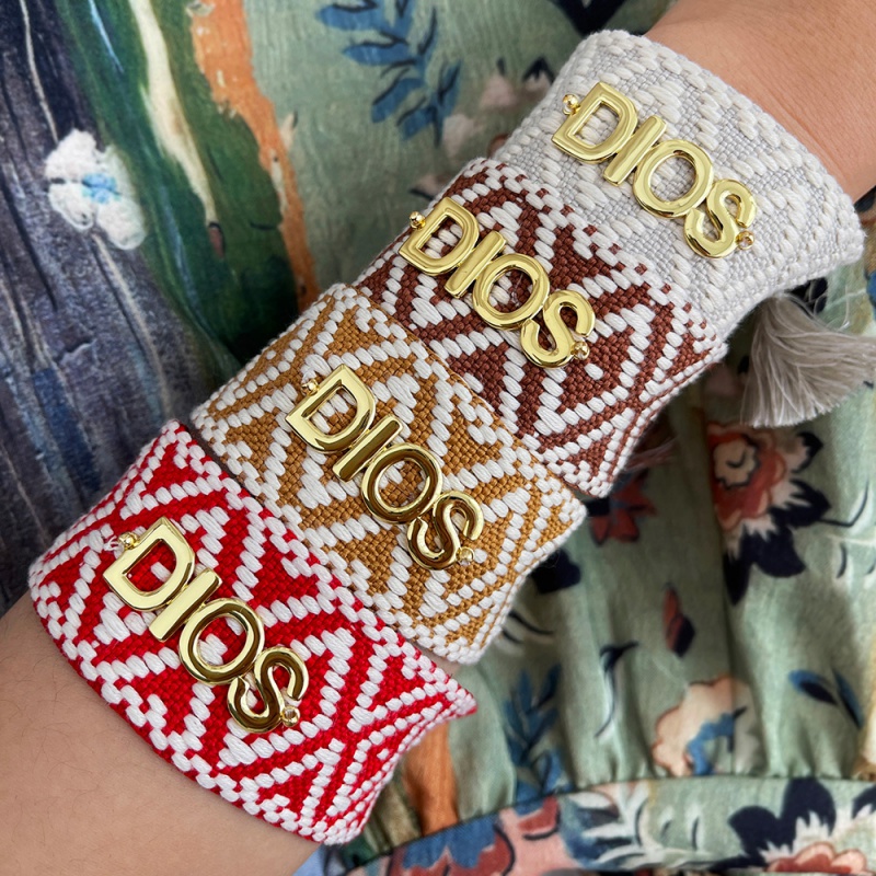 Pulsera Trenzada Con Borlas Y Letra Dios De Cobre