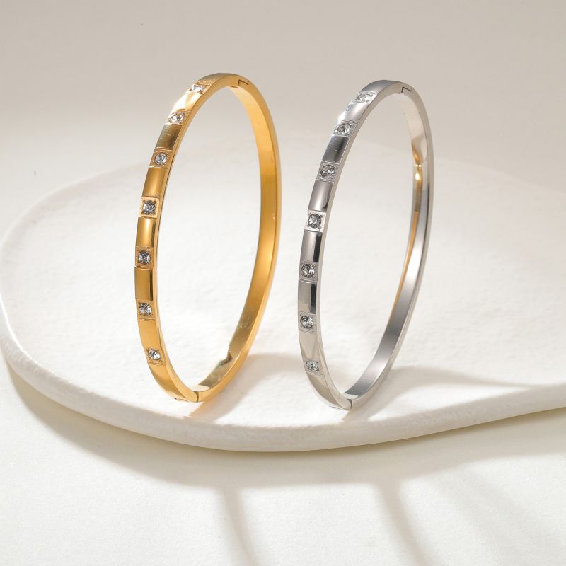 Pulsera Redonda De Acero Inoxidable Con Diamantes