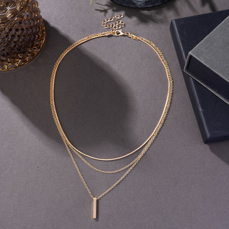 Collar De Metal Con Barras Verticales Geométricas En Capas