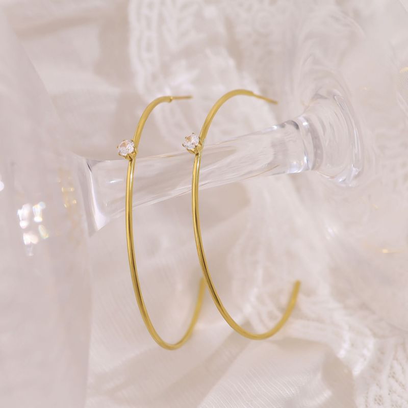 Pendientes De Acero De Titanio Con Diamantes En Forma De C