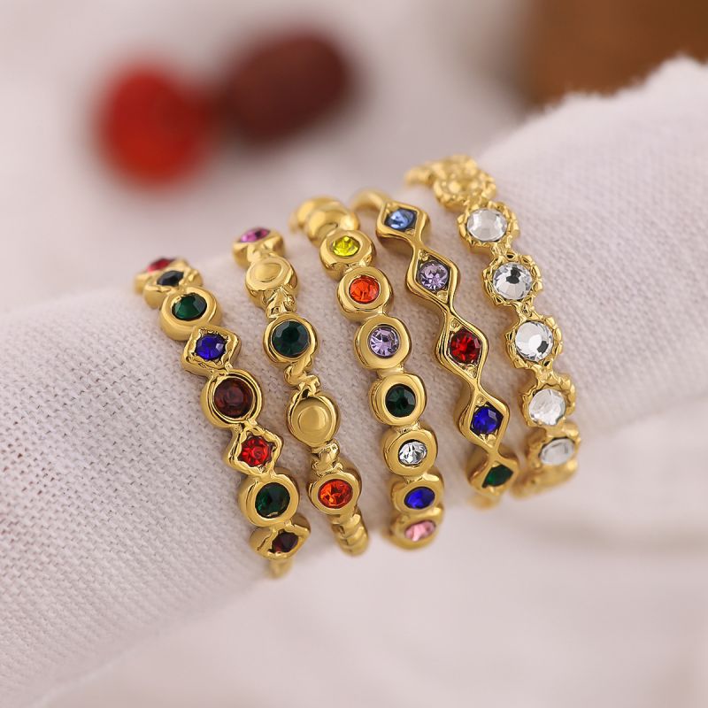 Anillo De Acero Inoxidable Con Diamantes Redondos