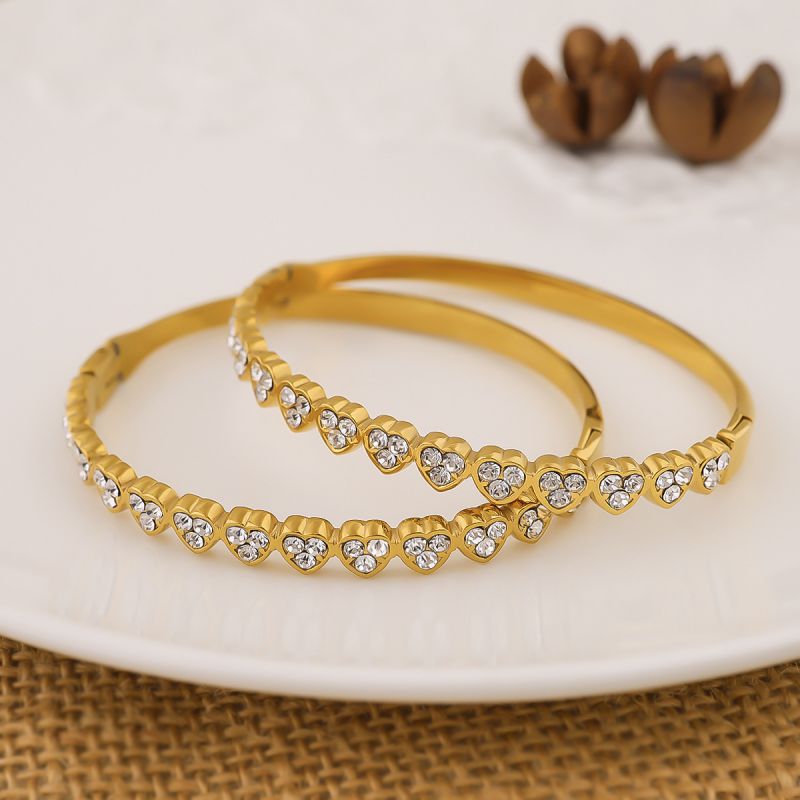 Pulsera De Acero De Titanio Con Corazón De Diamantes