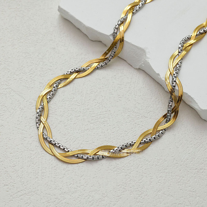 Collar Envuelto Con Cadena De Hueso De Serpiente De Acero Y Titanio