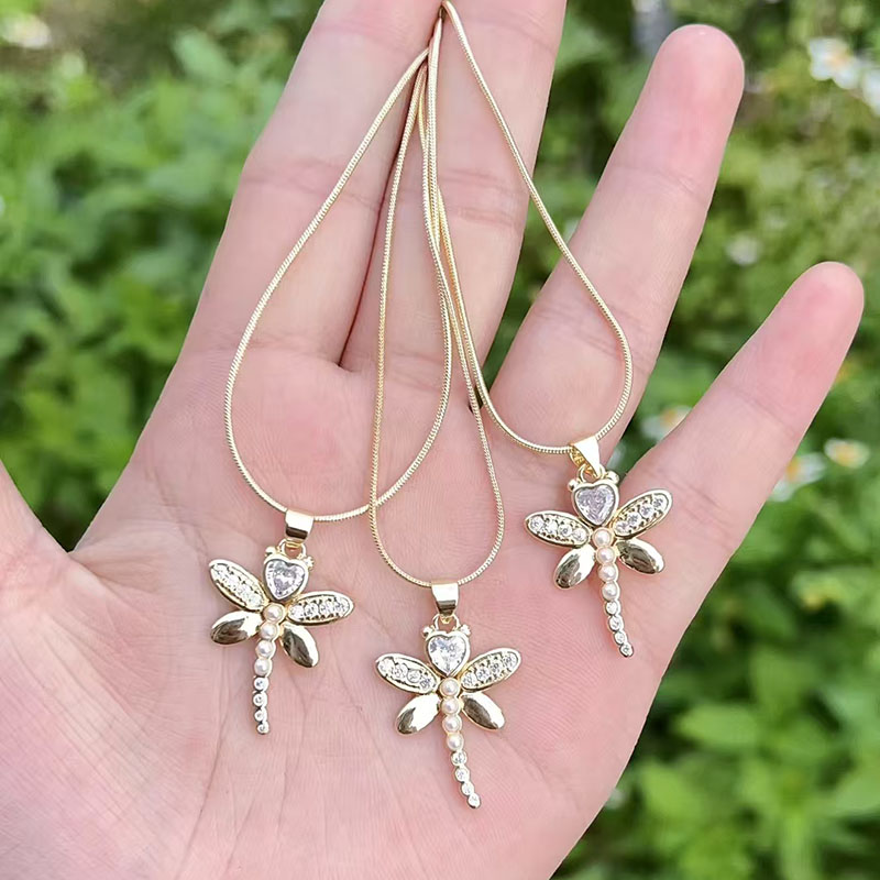 Collar De Libélula Con Corazón De Diamantes De Cobre