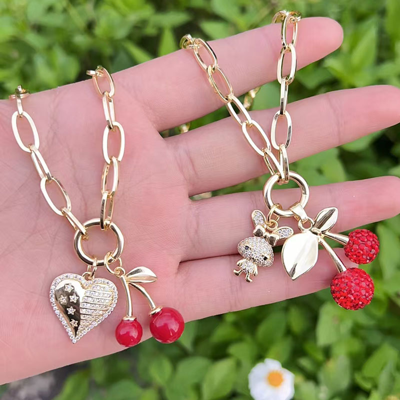 Collar De Cerezas Con Corazón De Diamantes De Cobre