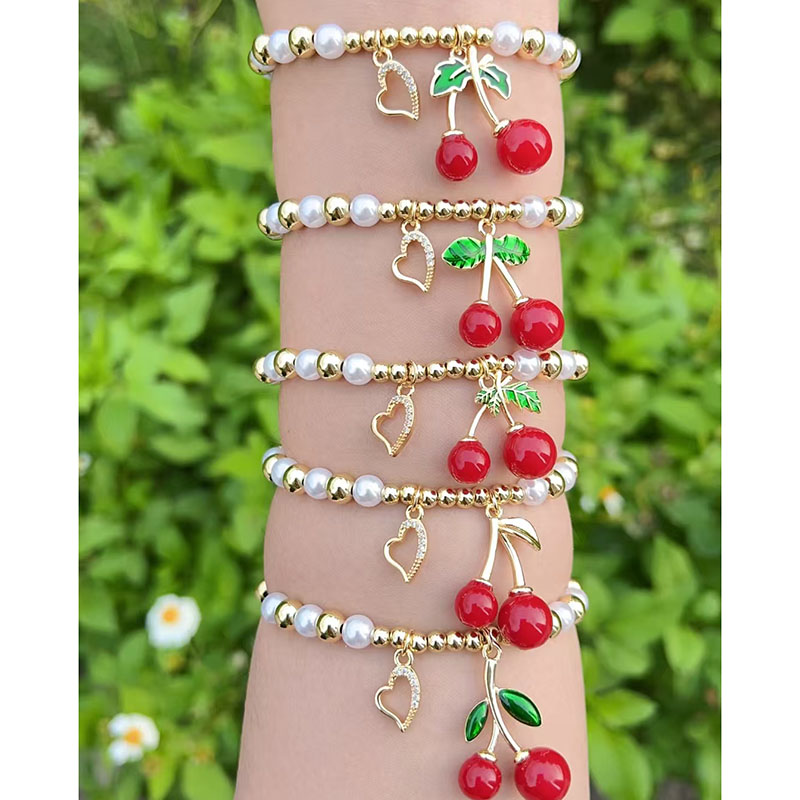 Pulsera De Cobre Bañada En Oro Con Perlas Y Diamantes En Forma De Corazón Y Cereza