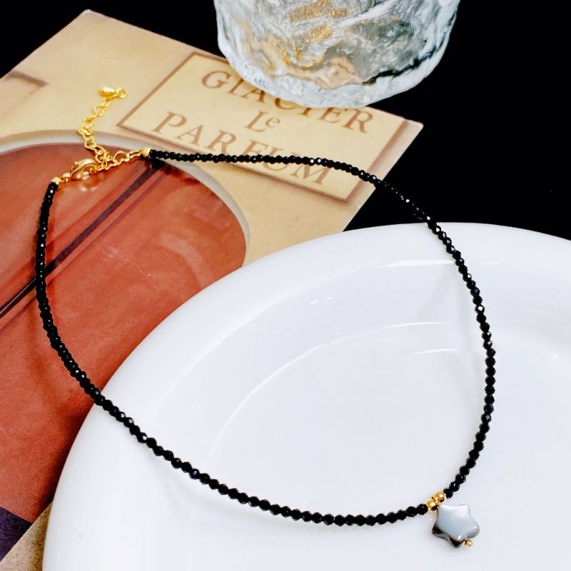 Black Crystal-shell Pentagram Crystal Beaded Pentagram Necklace