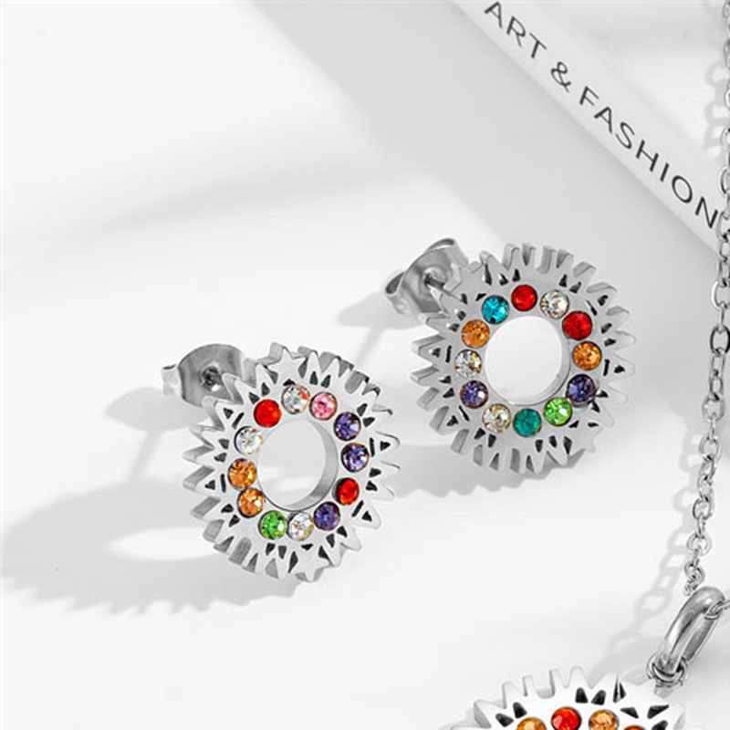 Pendientes Redondos De Acero De Titanio Con Diamantes.