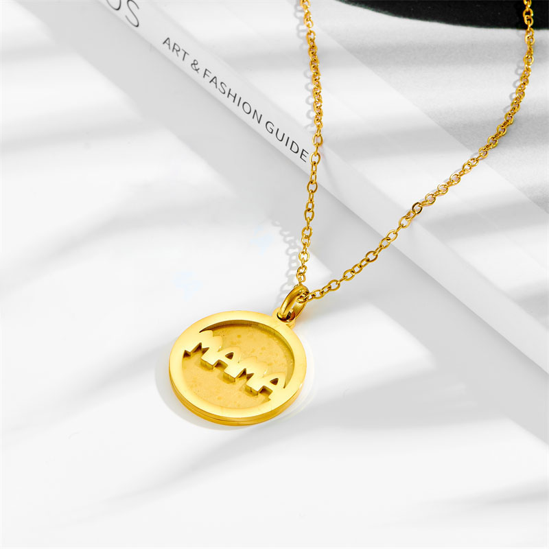 Collar Redondo Con Letras De Acero De Titanio