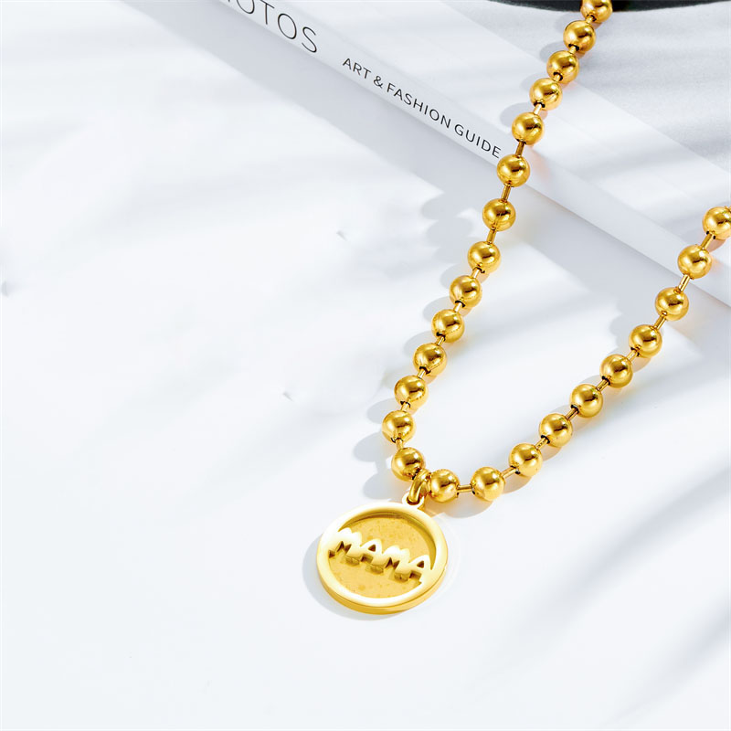 Collar Redondo Con Letras De Acero De Titanio