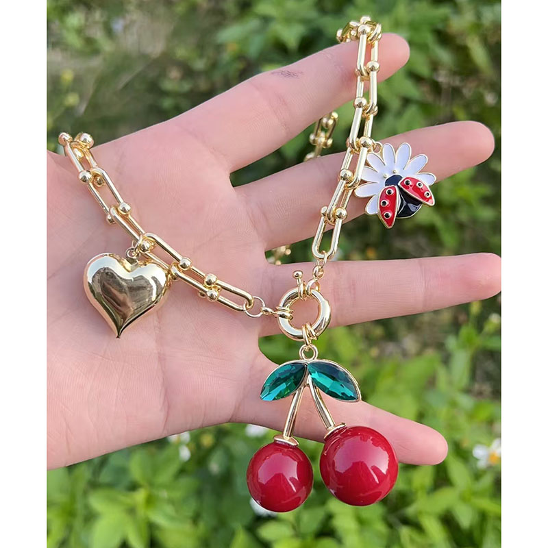 Collar De Insectos Con Forma De Cereza Y Corazón De Cobre Bañado En Oro
