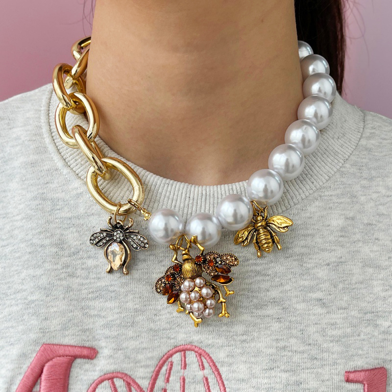 Gold Alloy Diamond Bee Pearl Spliced Chain Necklace