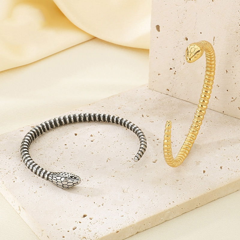 Pulsera Abierta De Acero Inoxidable Con Cabeza De Serpiente