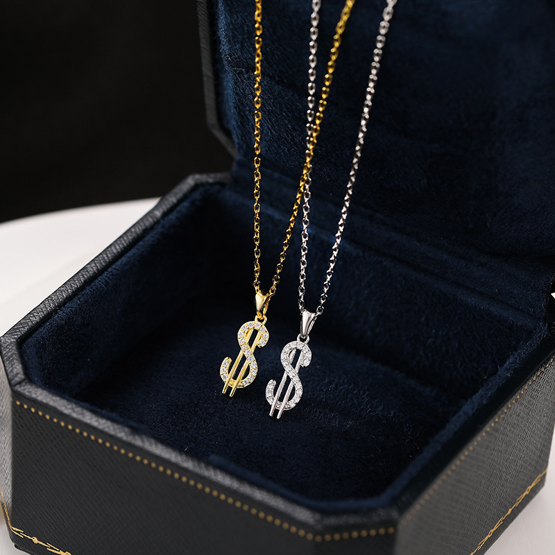 Collar Con Símbolo De Plata Y Diamantes