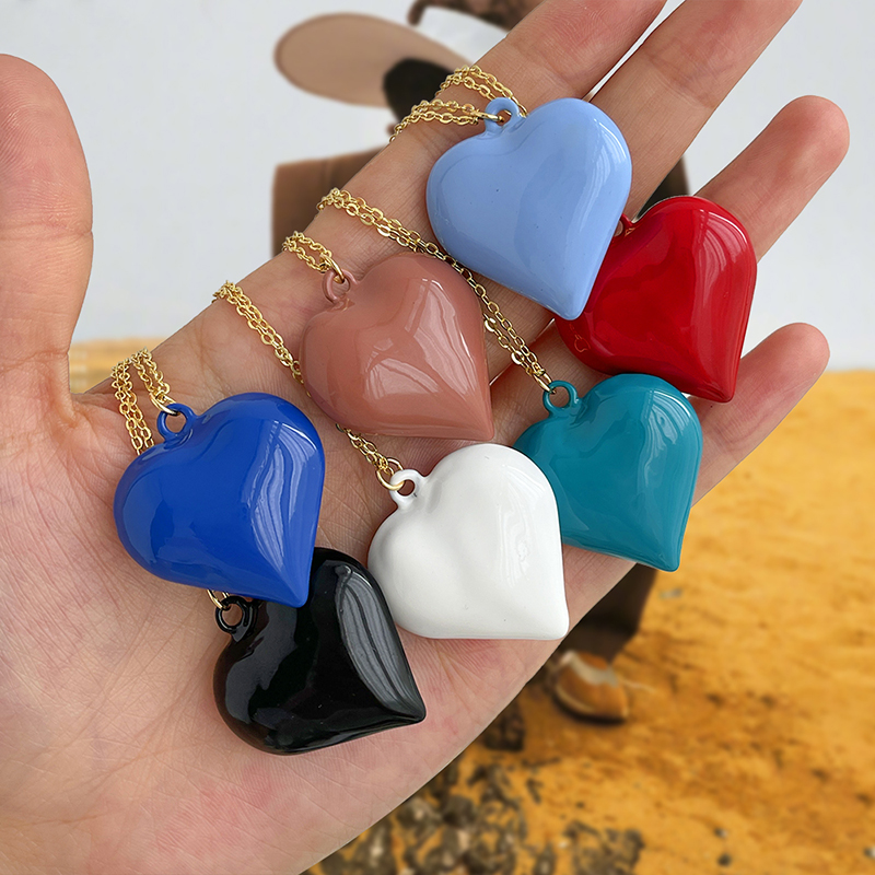 Collar De Corazón Con Gota De Aceite De Acero De Titanio