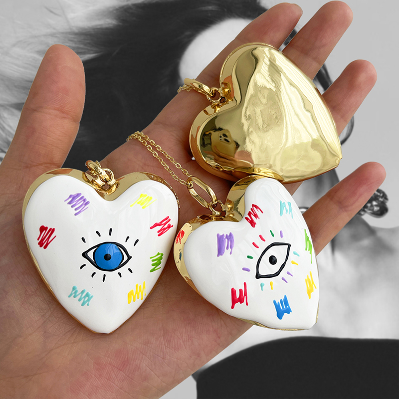 Collar De Acero De Titanio Con Forma De Corazón Con Grafiti Y Gota De Aceite
