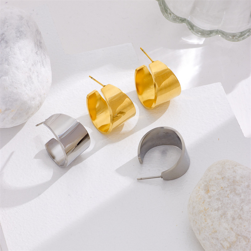 Pendientes Anchos En Forma De C De Acero Inoxidable Pulido