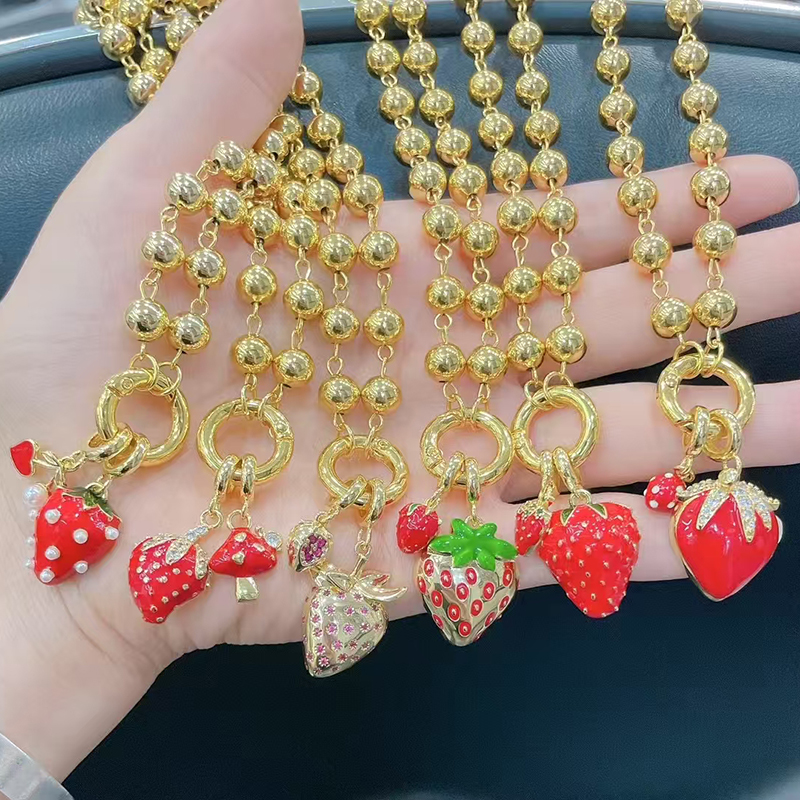 Pulsera De Fresa Con Perla Bañada En Oro Y Cobre